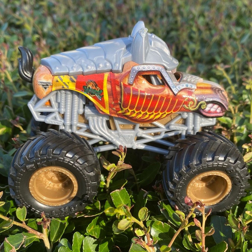 Knightmare‎ MONSTER JAM  2-Pack Truck 2023 1/64 Spin Master Series 22 Loose